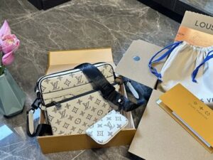 Louis Vuitton Bag 4
