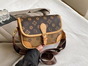 Louis Vuitton Fashion Bag 23