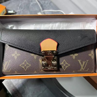 Louis Vuitton Fashion Wallet 8