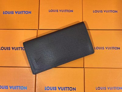 Louis Vuitton Fashion Wallet 22