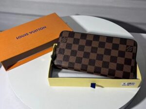 Louis Vuitton Fashion Wallet 16