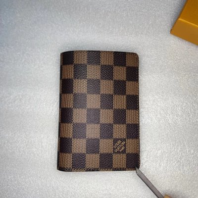 Louis Vuitton Luxury Wallet 38